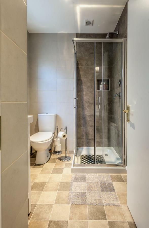 Tintawn House Hotell Sandyford Eksteriør bilde